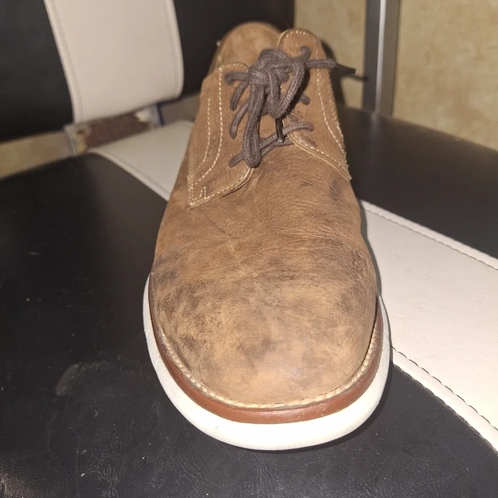 Johnston and Murphy Men's Brown Leather Shoes In A Size 10M.